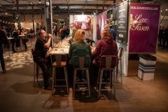 Under kvällen pågick en del provningar, här var det gäng som provade ost och öl. Foto: Peter Lindh