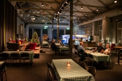 I år var hela den inre delen av hallen omgjord till restaurang och sittplatser fanns det gott om. Foto: Peter Lindh