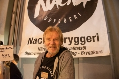 Thord Lindstein på Nacka Bryggeri hade mycket på gång, men i dag handlade det mest om att se till att ölen serverades på festivalen. Foto: Peter Lindh